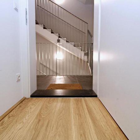 Red Flower Apartment With Pool - 5 Min To Lake Wien Exteriör bild