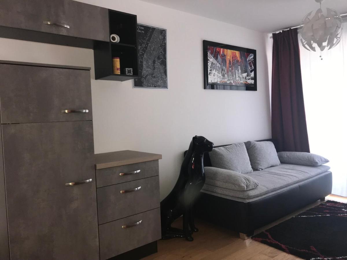 Red Flower Apartment With Pool - 5 Min To Lake Wien Exteriör bild