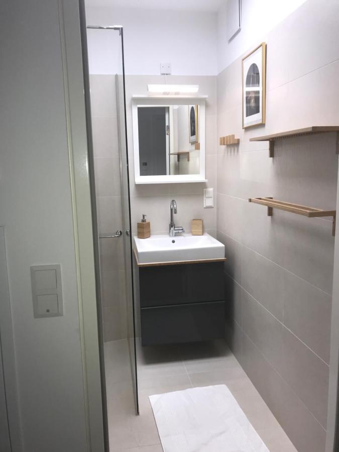 Red Flower Apartment With Pool - 5 Min To Lake Wien Exteriör bild