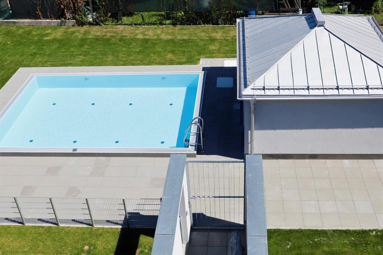 Red Flower Apartment With Pool - 5 Min To Lake Wien Exteriör bild