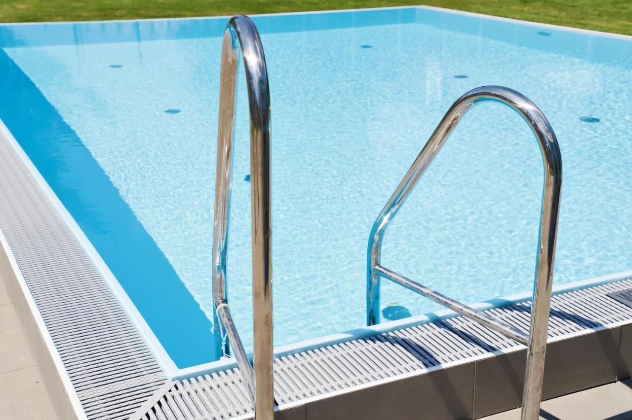 Red Flower Apartment With Pool - 5 Min To Lake Wien Exteriör bild