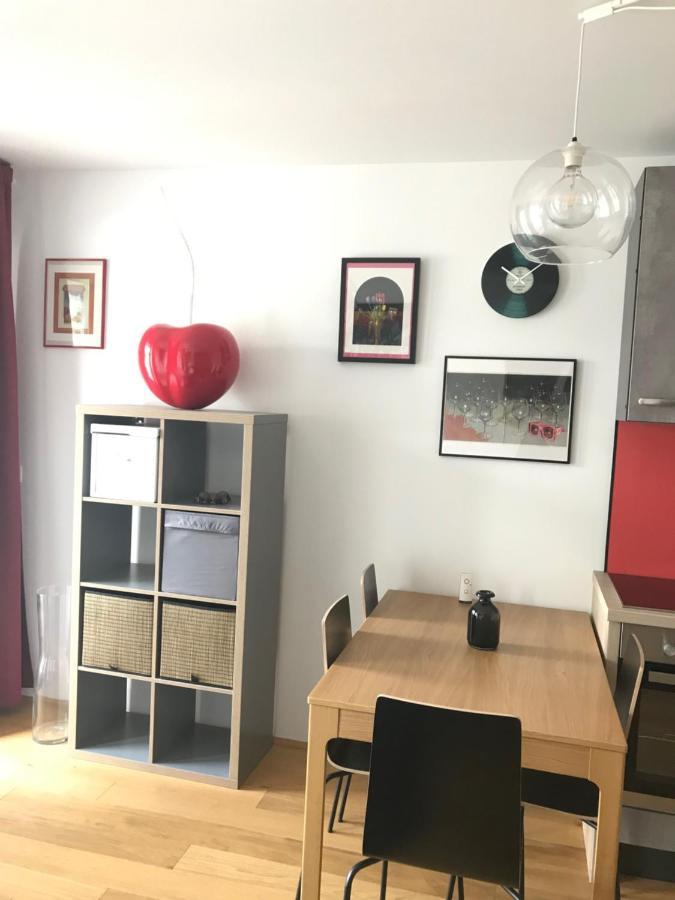Red Flower Apartment With Pool - 5 Min To Lake Wien Exteriör bild