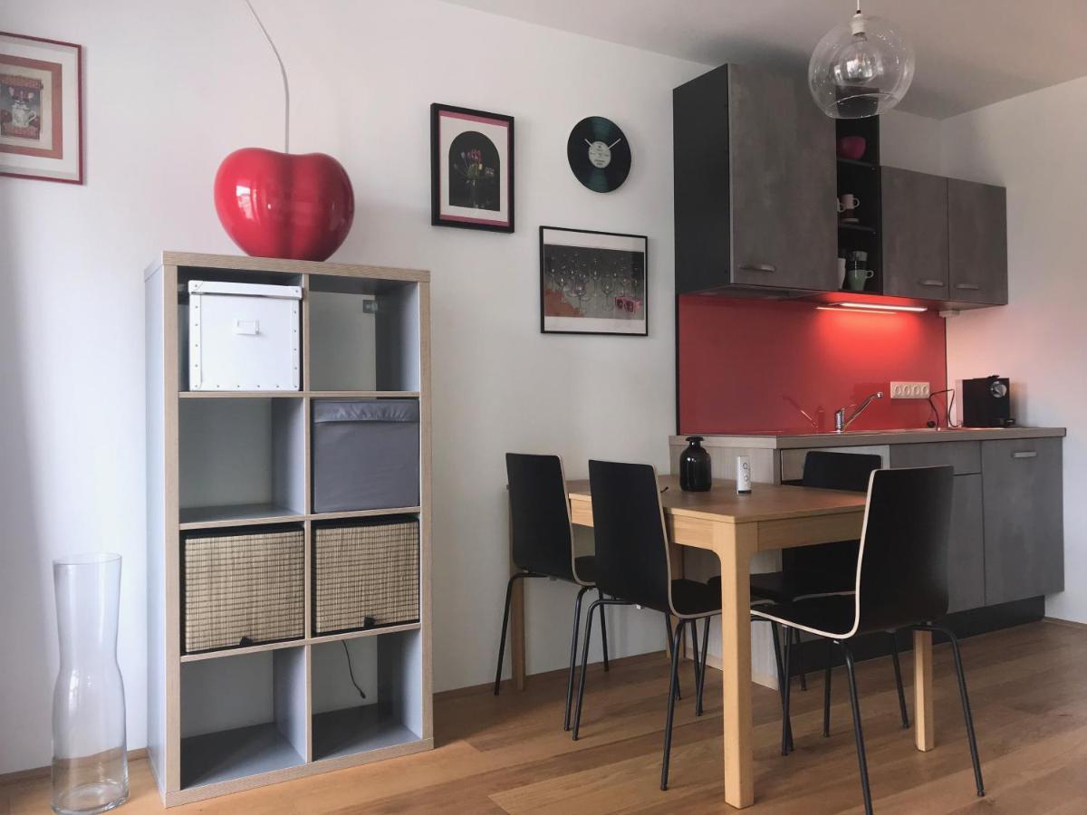 Red Flower Apartment With Pool - 5 Min To Lake Wien Exteriör bild