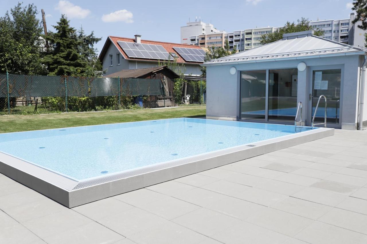 Red Flower Apartment With Pool - 5 Min To Lake Wien Exteriör bild
