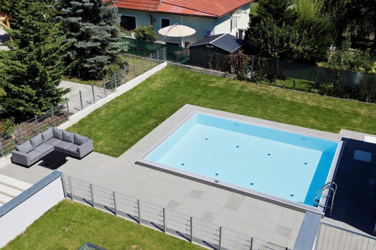 Red Flower Apartment With Pool - 5 Min To Lake Wien Exteriör bild