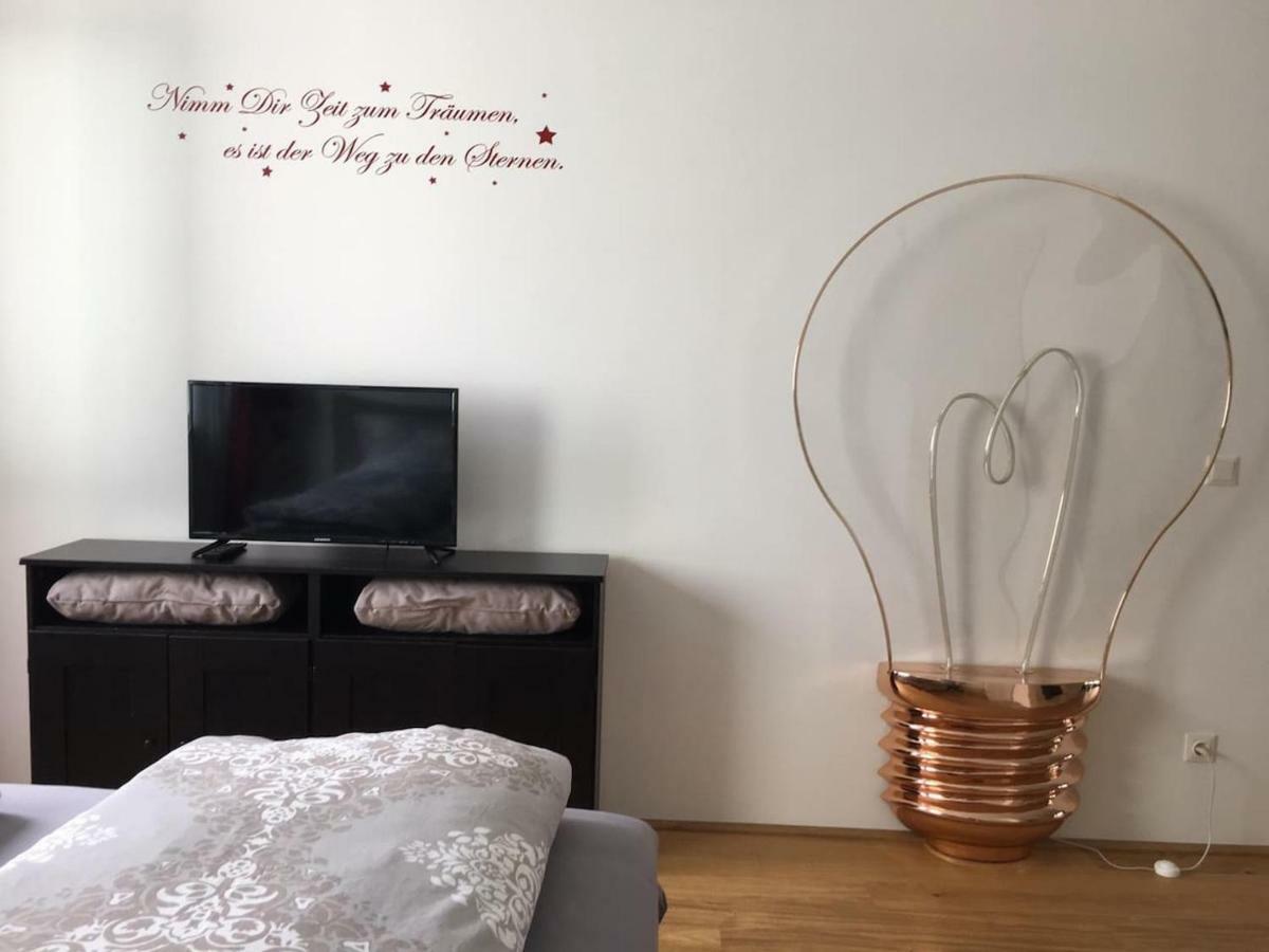 Red Flower Apartment With Pool - 5 Min To Lake Wien Exteriör bild