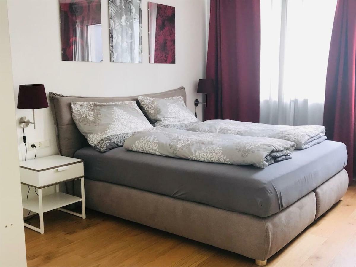Red Flower Apartment With Pool - 5 Min To Lake Wien Exteriör bild